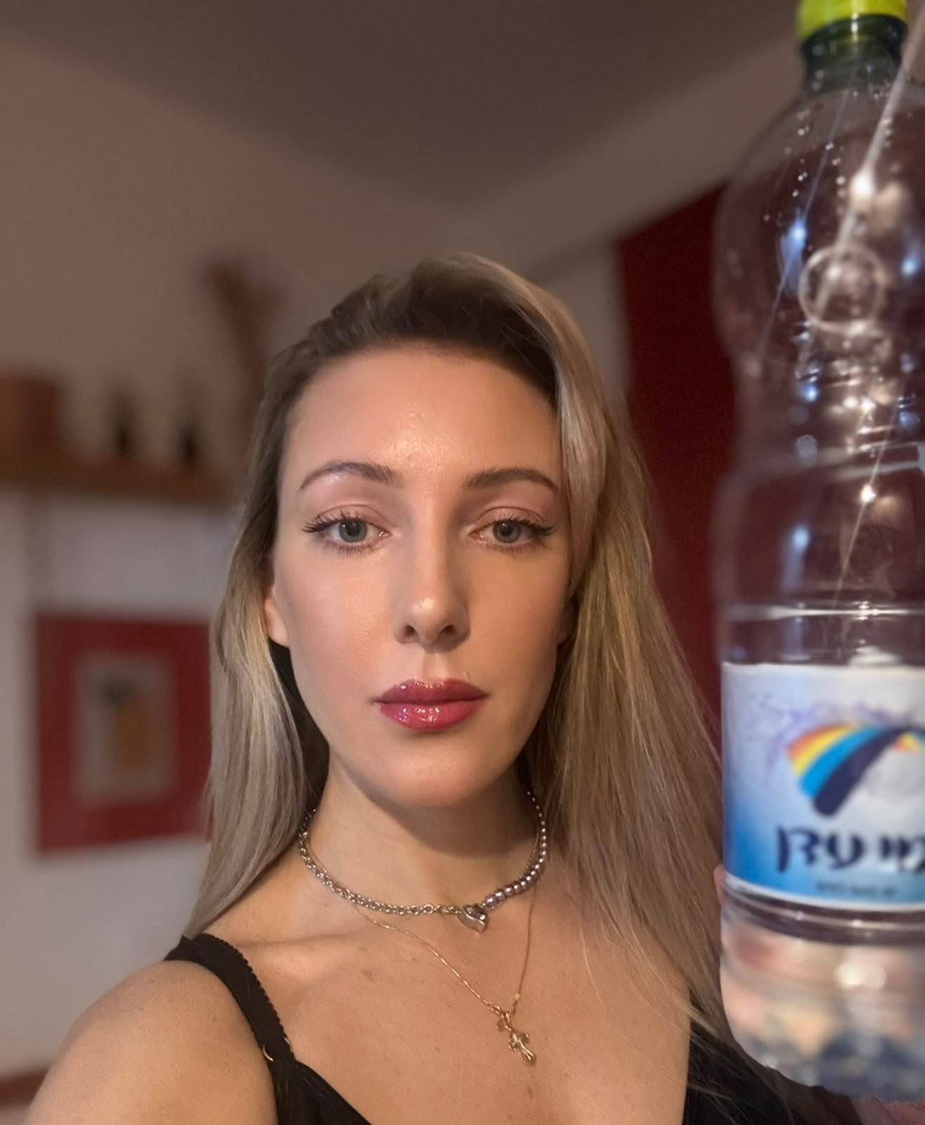 בחורה לוהטת -בתל אביב