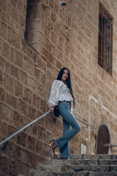 ליזה – בתל אביב-ברונטית בת 25 מטפלת מקצועית - דירות דיסקרטיות בתל אביב בתל אביב